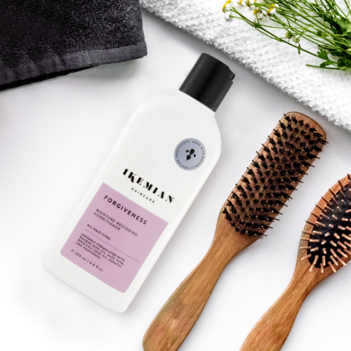 <span class="multi" lang="de">Haarausfall: Warum und wie Sie Ihre Locken richtig pflegen können. Teil 3: Conditioning </span><span class="multi" lang="en">Haarloss: Reasons and how to take care of your curly hair. Part 3: Conditioning</span>